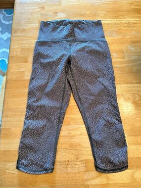 Lululemon cropped leggings size 6